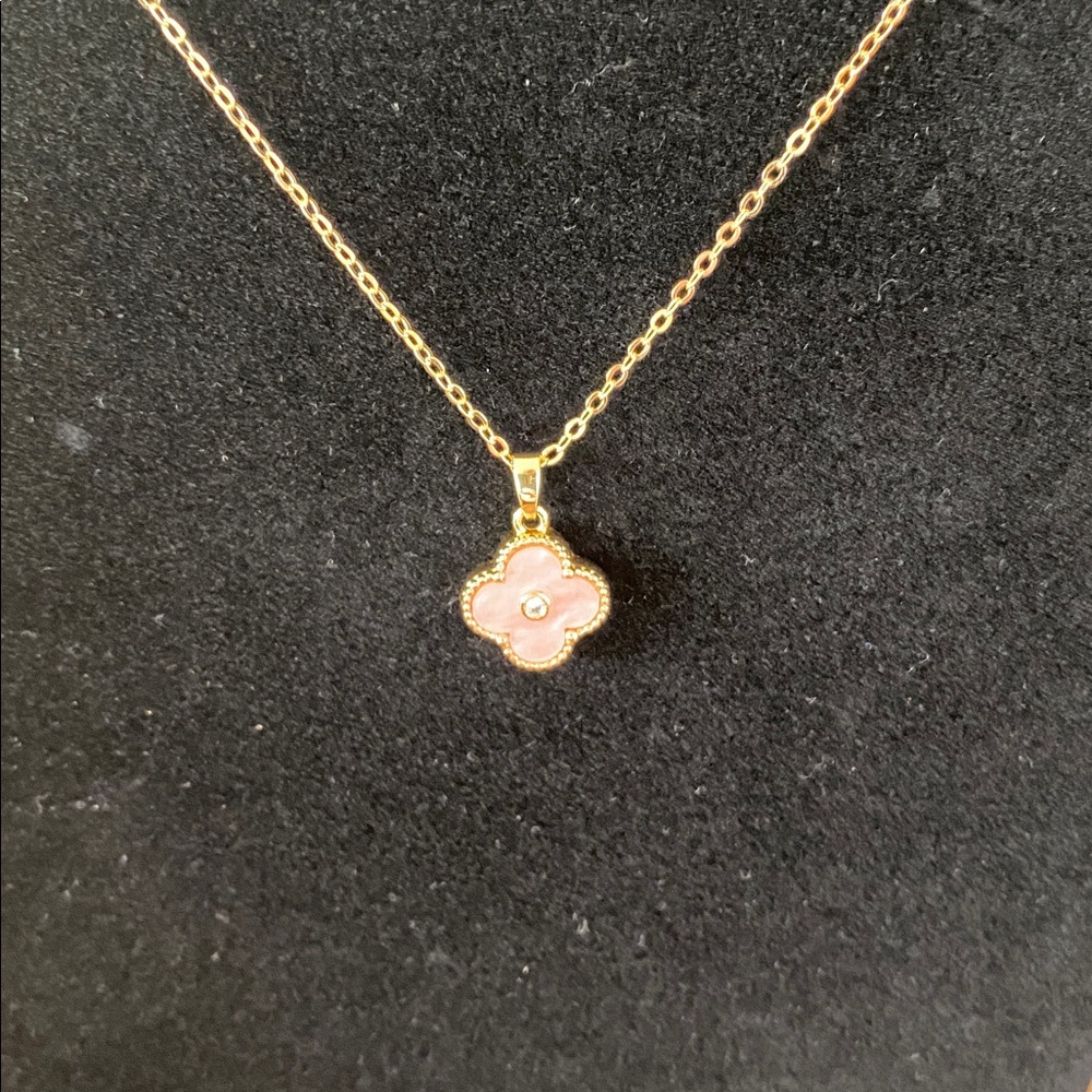 New Elegant Pink Clover Jewelry Set - Picture 3 of 3